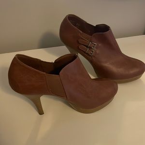 Fioni brown heel booties
